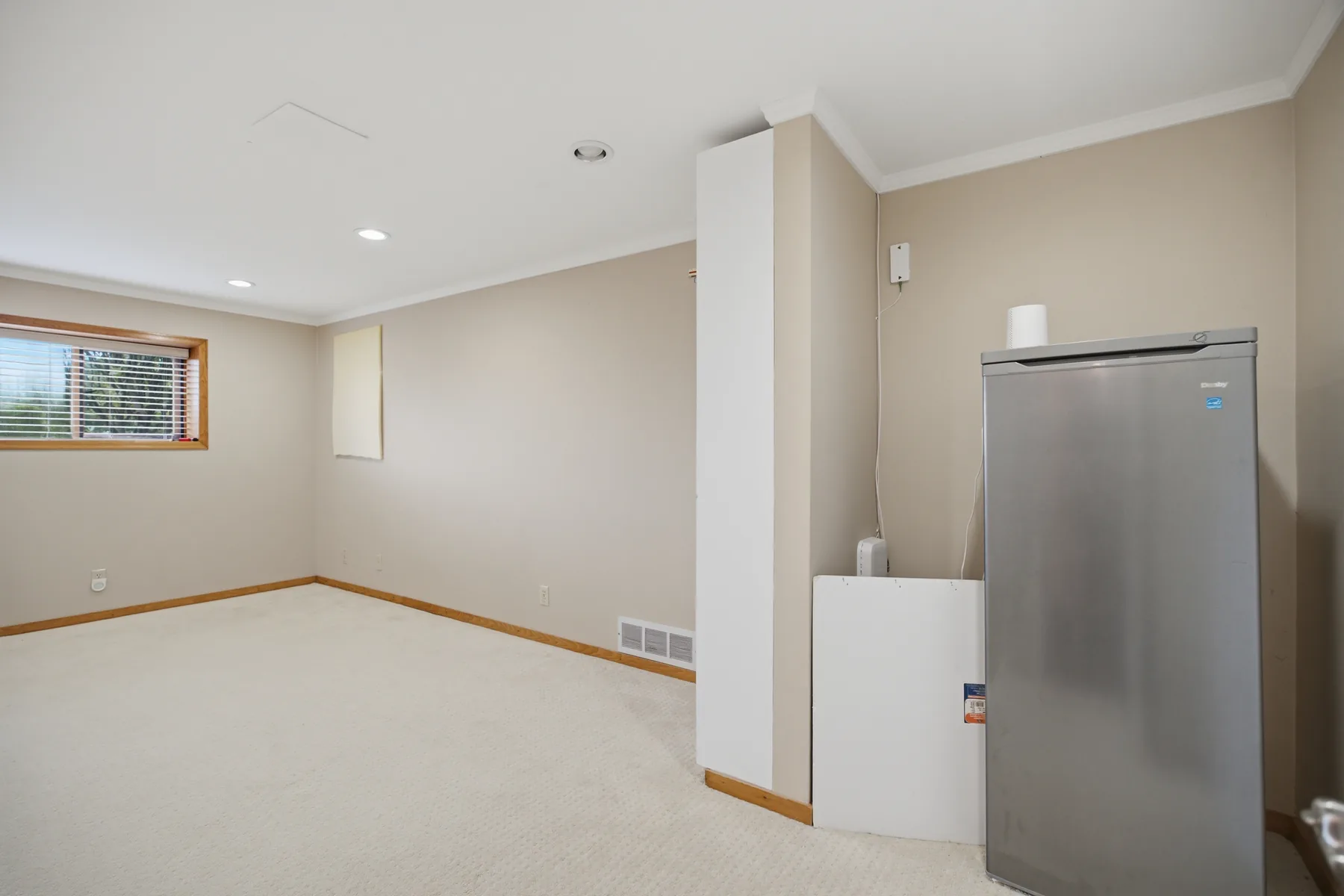 Pinecrest Avenue, Coquitlam, frame 7